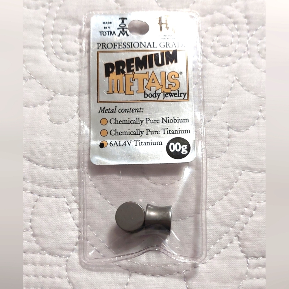 Premium Metals Tears Of The Moon Titanium Plug Earrings NWT Size 00g